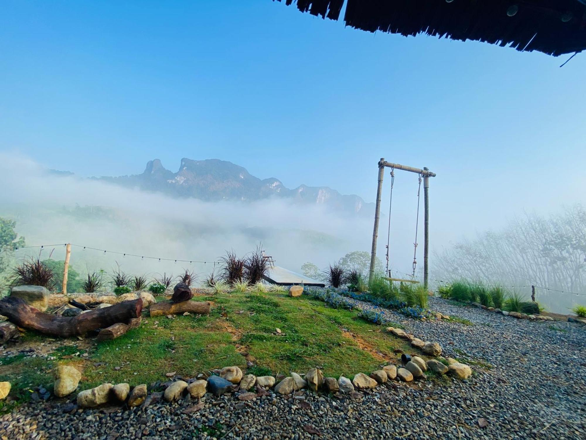 Phutajoy Khaosok แคมป์ปิ้งภูตาจ้อยเขาศก Luxury tent