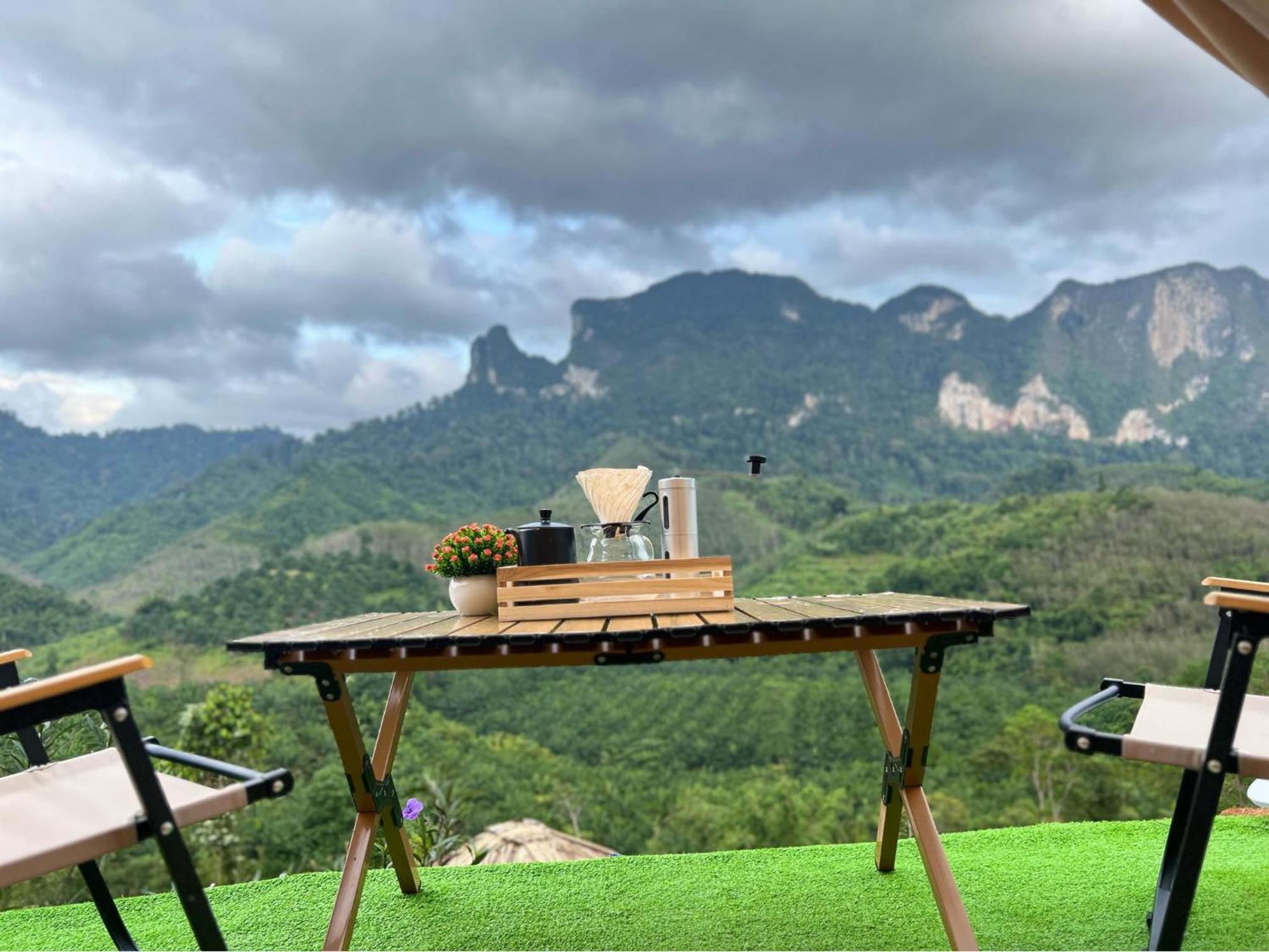 Phutajoy Khaosok แคมป์ปิ้งภูตาจ้อยเขาศก Luxury tent *