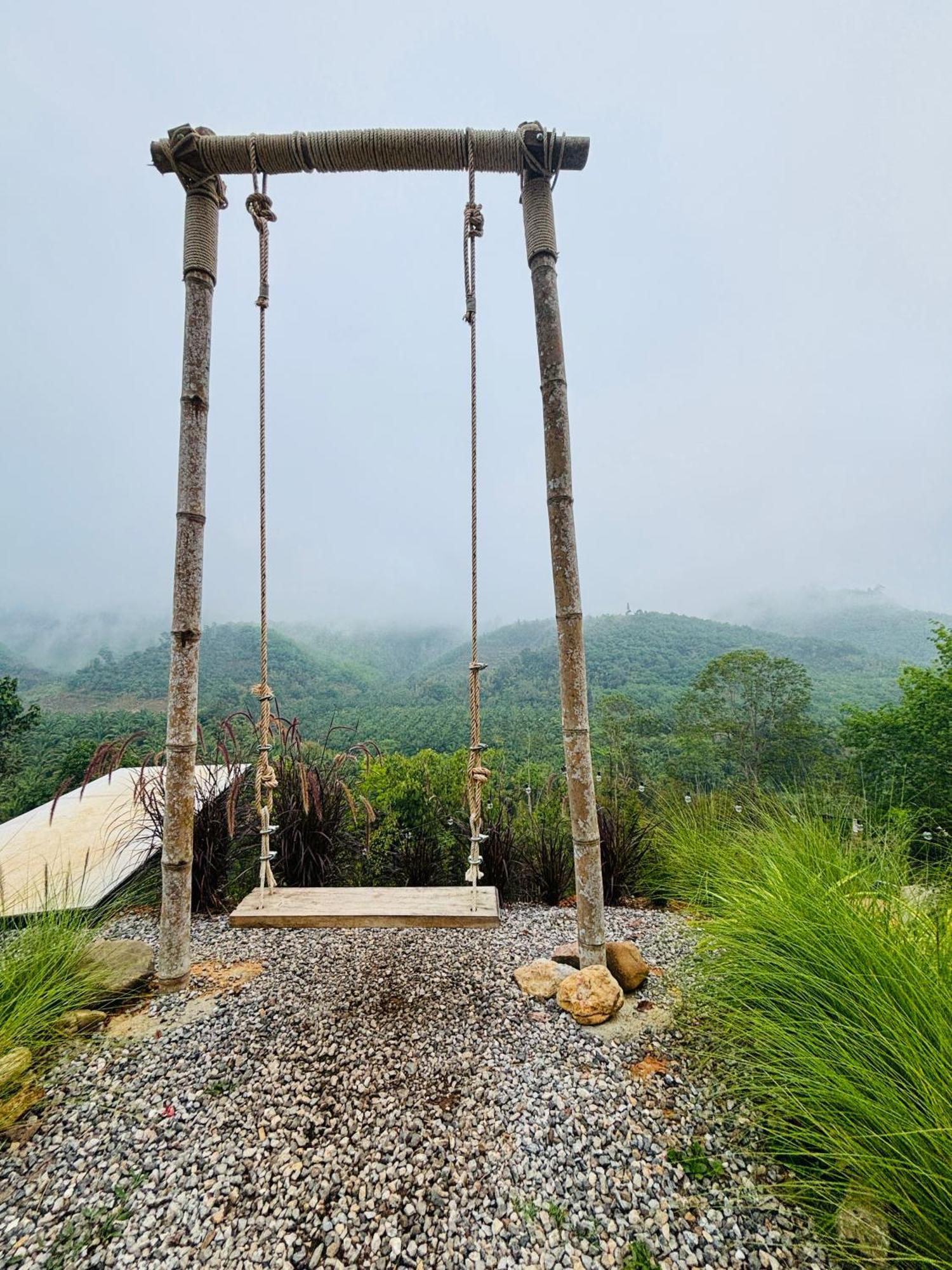 Luxury tent Phutajoy Khaosok แคมป์ปิ้งภูตาจ้อยเขาศก
